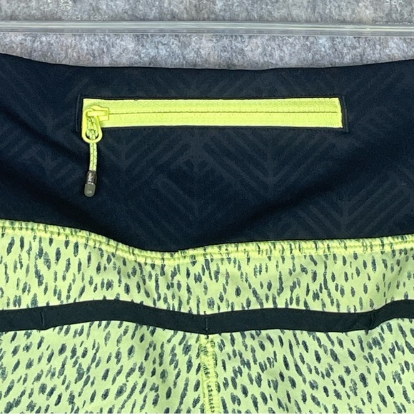 Lululemon Running Athletic Outdoors Athleisure Dottie Dash Print Speed Shorts  6 - Picture 7 of 13